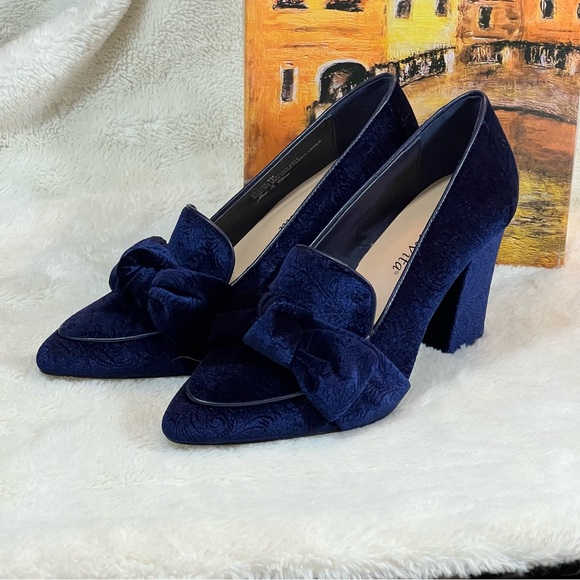 Bella Vita Galla II Blue Velvet Slip On Pumps Size 8 M - Picture 8 of 9